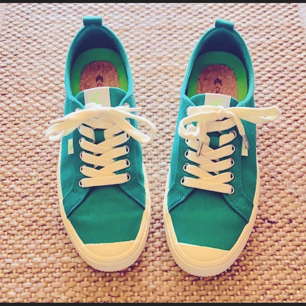 Green Cariuma OCA low tops. Size 10 ladies US.
